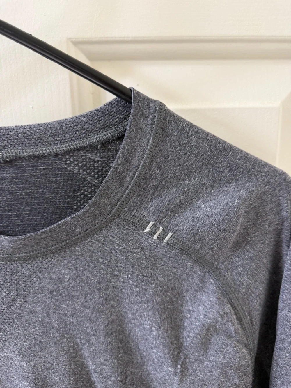 lululemon athletica Men's Heather Gray Long Sleeve Crew - Large - Picture 3 of 8